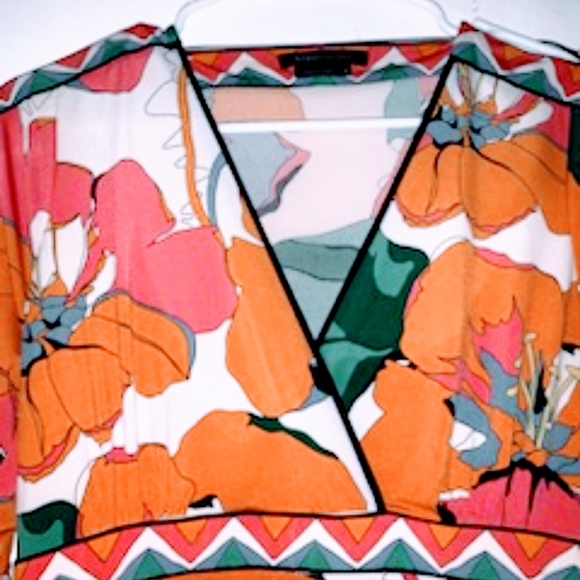 🎐- BCBGmaxazria sz M Floral Dress - Picture 5 of 7